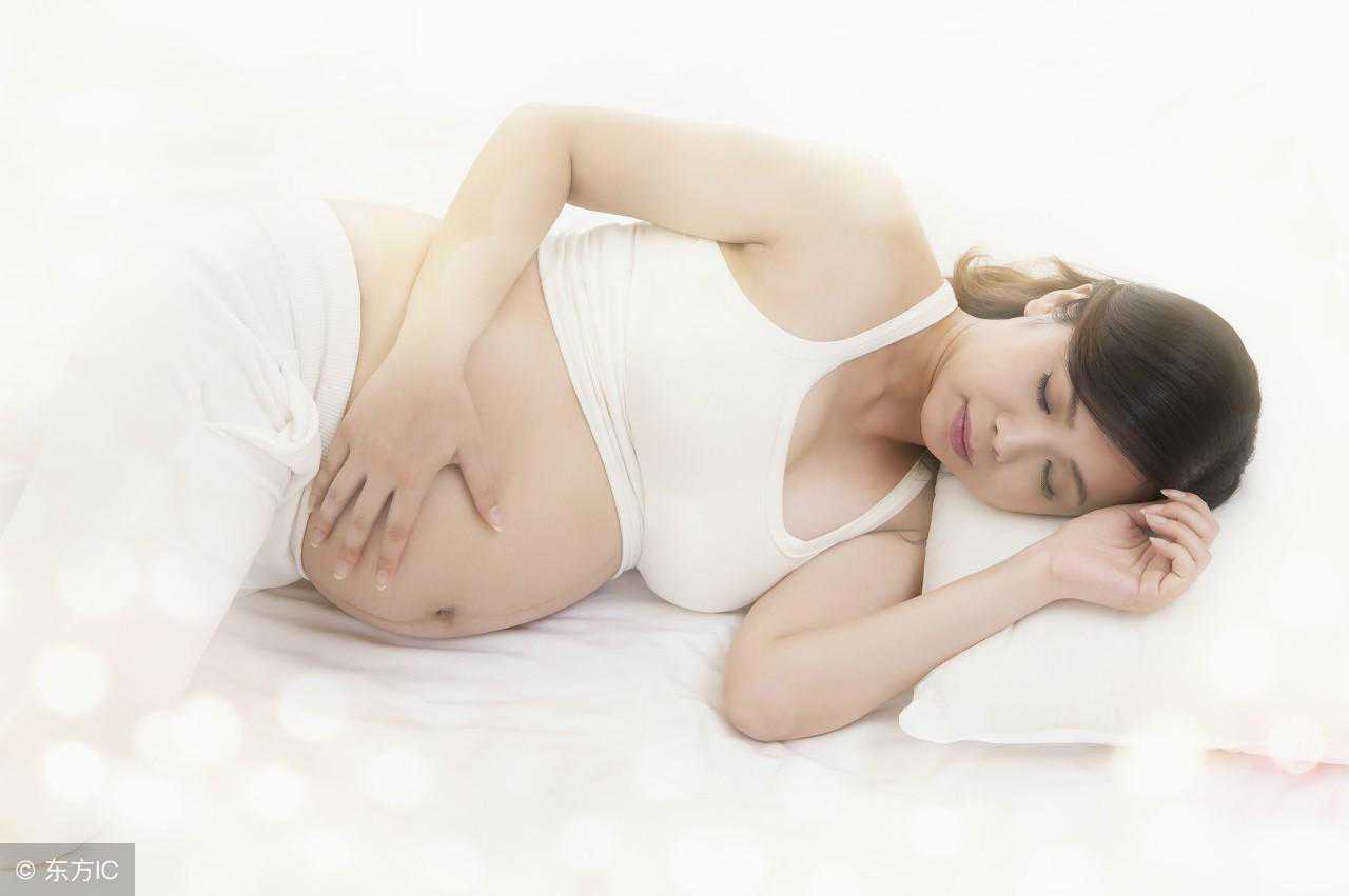 从女人的睡姿，可以看出是否“好孕”